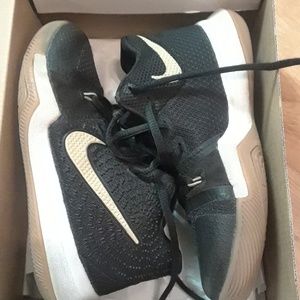 Nike Kyrie boys basketball shoes